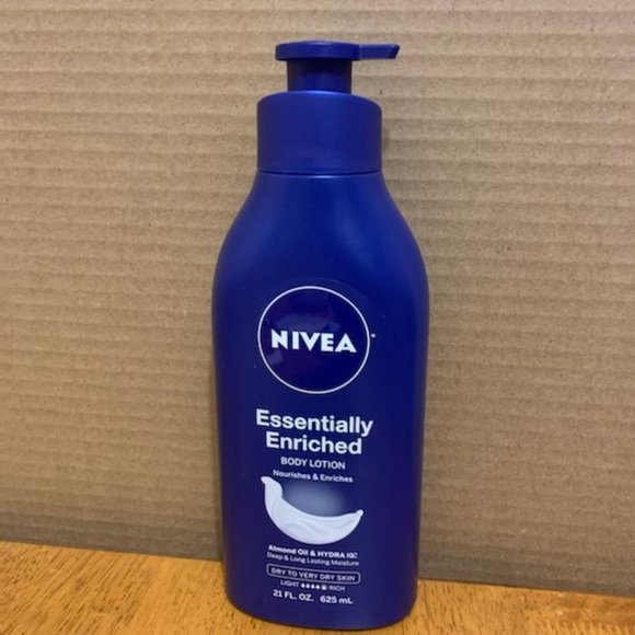 Nivea Essentially Enriched Body Lotion Almond Oil Dry to Very Dry Skin - Picture 1 of 4